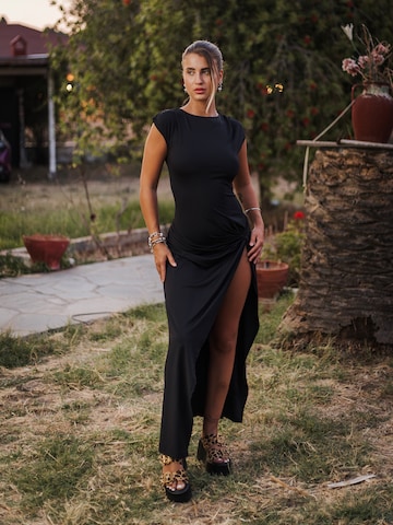 Rochie de la SNOBARIA pe negru