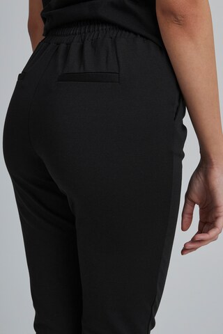 Coupe slim Pantalon 'Rizetta' b.young en noir