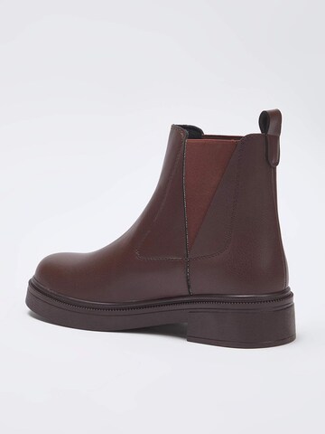 Trendyol Chelsea boots in Bruin