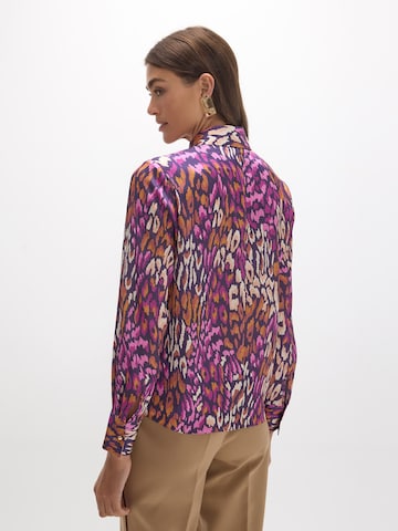 Camicia da donna di Lola Casademunt in lilla: lato