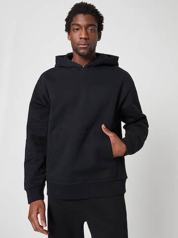 ABOUT YOU x Louis Darcis Sweatshirt in Zwart: voorkant