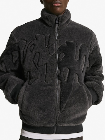 Bershka Tussenjas in Grijs