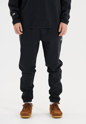 SOS Tapered Pants 'Vail' in Black: front