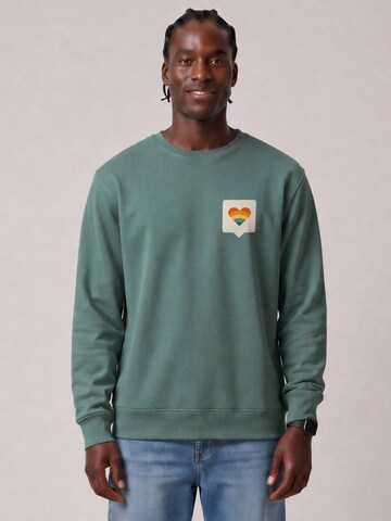 Watapparel Sweatshirt 'Von Herzen' in Groen: voorkant