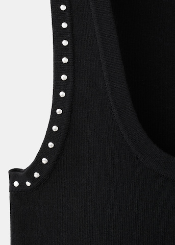 Top de la MANGO pe negru