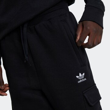 ADIDAS ORIGINALS Tapered Παντελόνι σε μαύρο