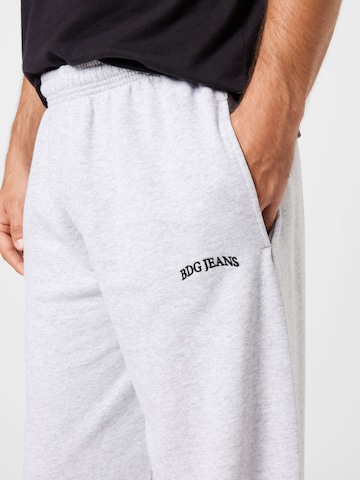 pilka BDG Urban Outfitters Siaurėjantis Kelnės