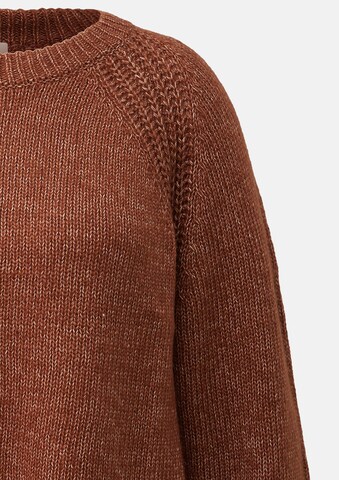 Pull-over s.Oliver CURVE en marron : sur le côté