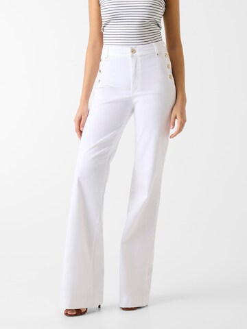 GUESS Flared Chino Pants 'Faye' in White: front