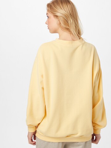 LEVI'S ® Sweatshirt 'Graphic Frontier Slouchy' in Yellow