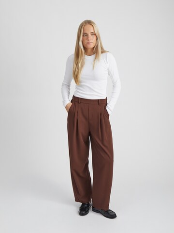 Wide leg Pantaloni 'Maya' di Peppercorn in marrone