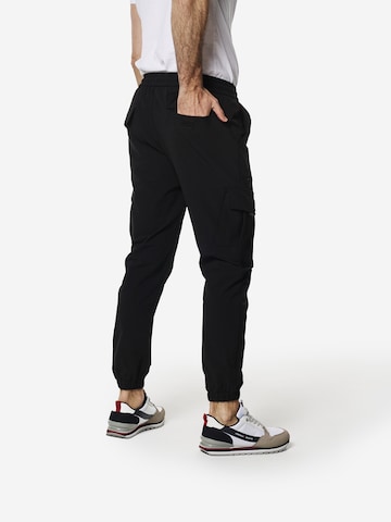 Tapered Jeans cargo di KOROSHI in nero