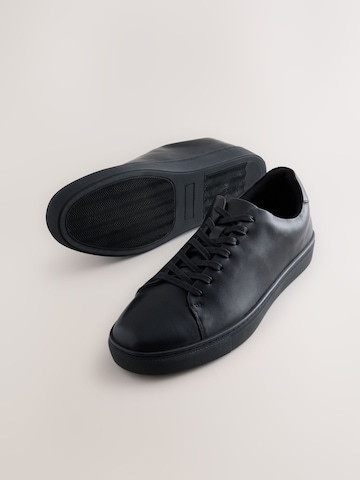 Baskets basses Next en noir