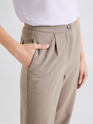 regular Pantaloni con pieghe di ARMEDANGELS in beige