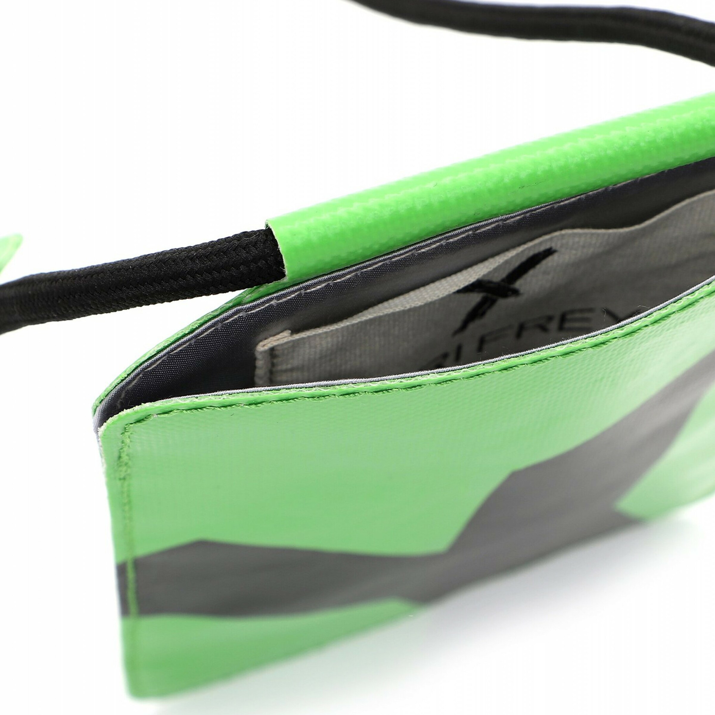 Custodia per smartphone di Suri Frey in verde