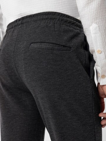 Antioch Regular Trousers in Grey