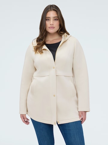 Fiorella Rubino Wintermantel in Wit: voorkant