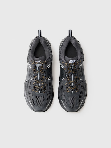 Sneaker 'VOMERO 5' di Nike Sportswear in grigio