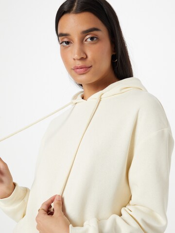 Sweat-shirt 'CHILLI' PIECES en beige