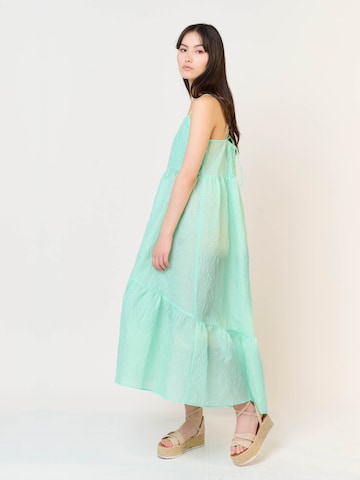 Rochie 'Magnolia Aida' de la BRUUNS BAZAAR pe verde