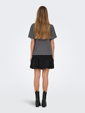 ONLY - Camiseta 'ONLKRISTA' en gris