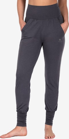 Magadi Sporthose 'Paula' in Grau: Vorderseite