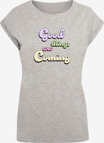 Merchcode T-Shirt 'Good Things' in Grau: predná strana