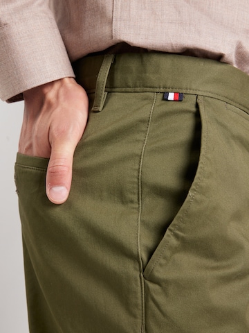 Regular Pantalon chino 'DENTON' TOMMY HILFIGER en vert