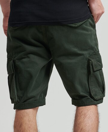 Superdry Regular Shorts 'Core' in Grün