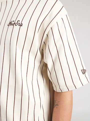NEW ERA T-shirt i beige