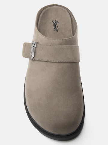 Pull&Bear Mules 'STWD' in Grey