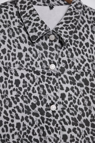 Trendyol Curve - Chaqueta de entretiempo en gris