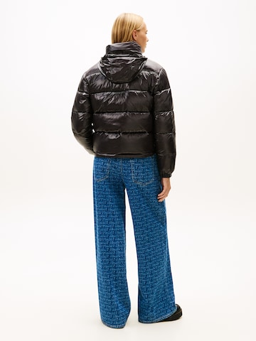 ruda Tommy Jeans Demisezoninė striukė 'ESS'