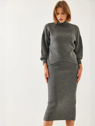 Tailleur di Bianco Lucci in grigio