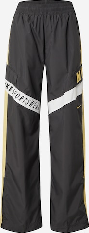 Nike Sportswear Loose fit Cargo Pants in Grey: front