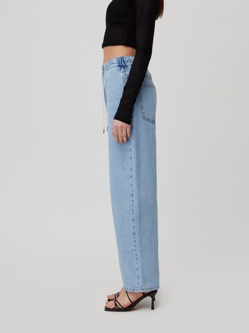 Wide Leg Jean LeGer by Lena Gercke en bleu : sur le côté