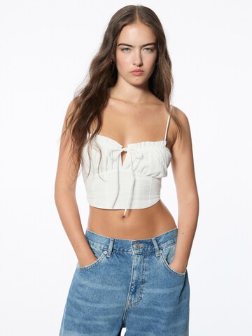 Pull&Bear Toppi värissä valkoinen: etupuoli