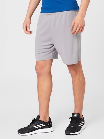 Hummel Normalny krój Spodnie sportowe w kolorze szary: przód