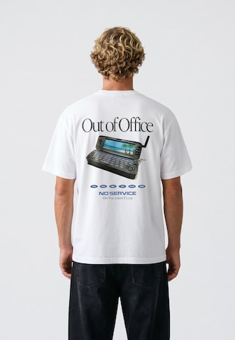 On Vacation Shirt 'No Service' in White: front