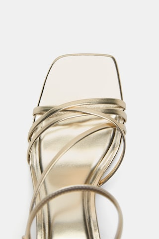 Pull&Bear Pumps in Gold