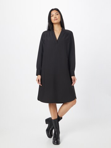 Rochie de la Coster Copenhagen pe negru: față