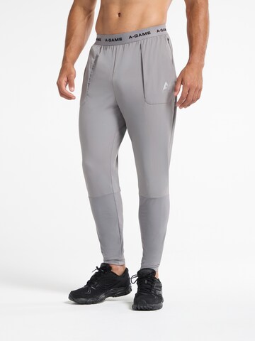 regular Pantaloni sportivi di A-Game in grigio: frontale