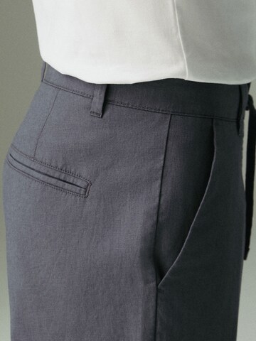 Next - regular Pantalón chino en gris
