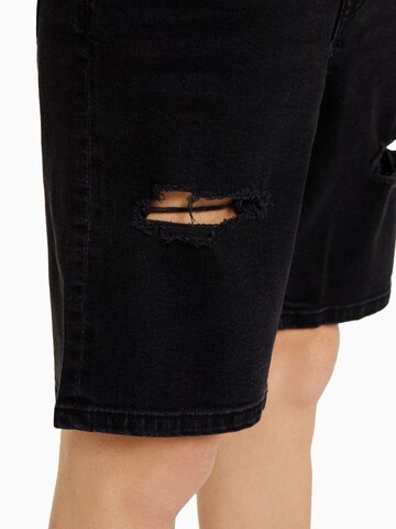 Bershka Regular Shorts in Schwarz