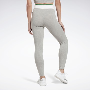 Skinny Pantaloni sportivi di Reebok in grigio