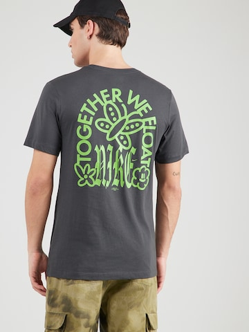 T-Shirt 'WE FLOAT' Nike Sportswear en gris : devant