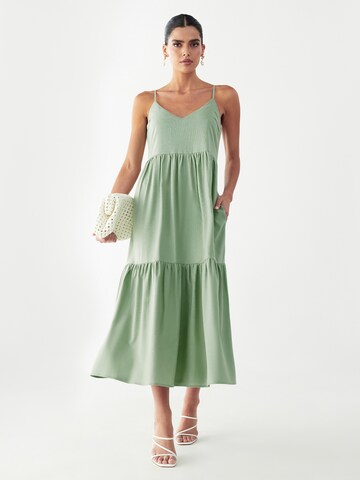 St MRLO Φόρεμα 'Phi Phi' σε πράσινο: μπροστά