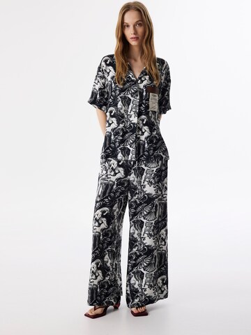 Twist Blouse in Black