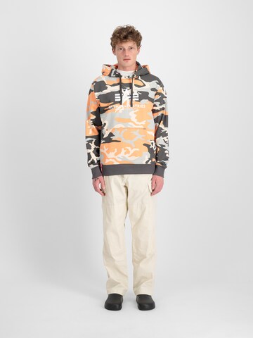 ALPHA INDUSTRIES Bluzka sportowa 'Camo' w kolorze mieszane kolory