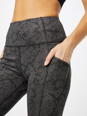 Skinny Pantaloni sportivi 'SIA' di Marika in grigio